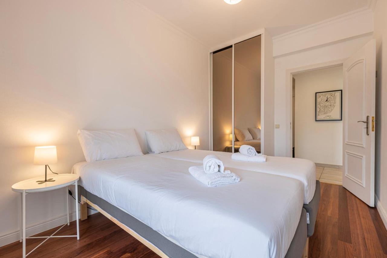 Sunny 2 Bdr Apartment By Lovelystay Charneca  Extérieur photo
